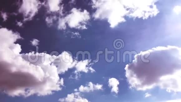 美丽的蓝天有云的背景天空云天空有云天气有云视频的预览图