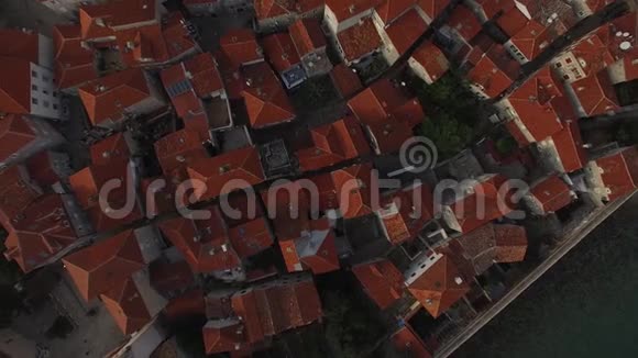 布德瓦老城用空中无人机射击黑山视频的预览图