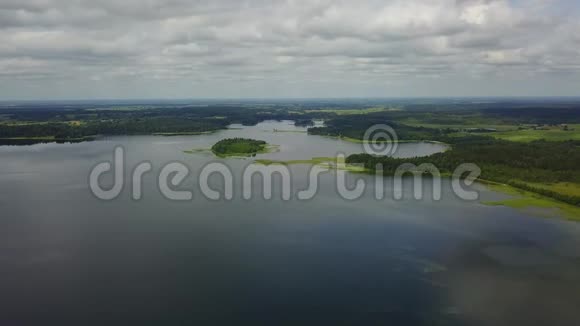 立陶宛国家水资源保护区空中无人机顶景4KUHD视频视频的预览图