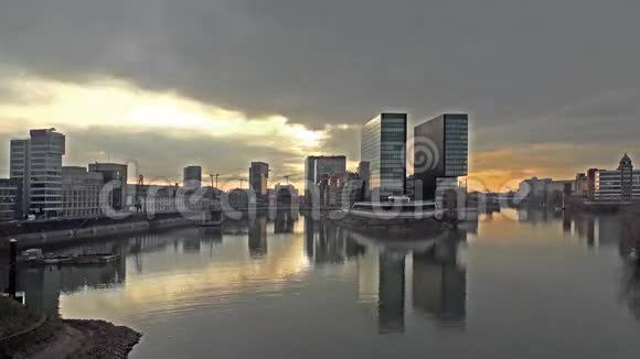 德国杜塞尔多夫天际线城市视频的预览图