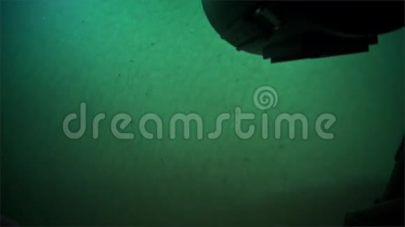 深潜在太平洋海底视频的预览图