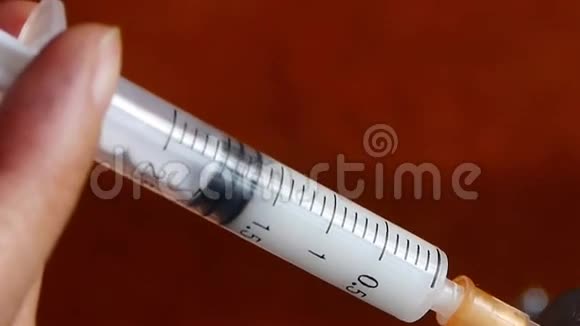 医用注射器和药物液体视频的预览图
