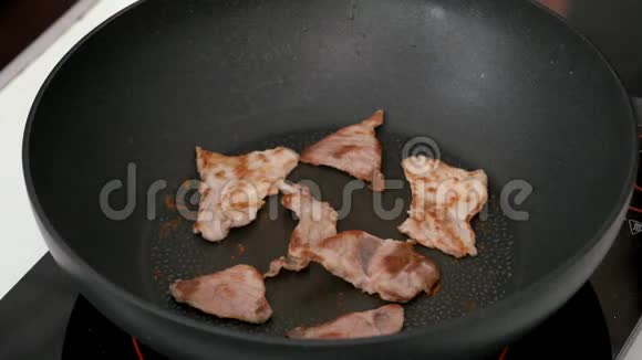 烤制猪肉切片视频的预览图