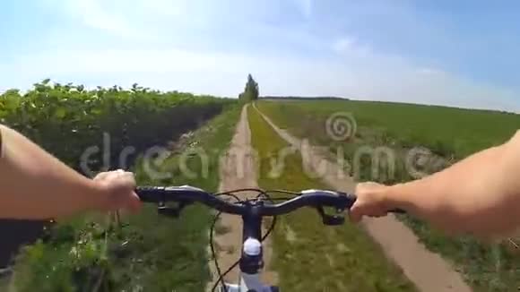 循环场自行车动作摄像机视频的预览图