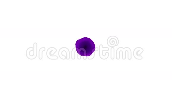 白色背景下的紫罗兰液体龙卷风漂亮的彩色油漆是旋转的液体孤立透明涡旋视频的预览图