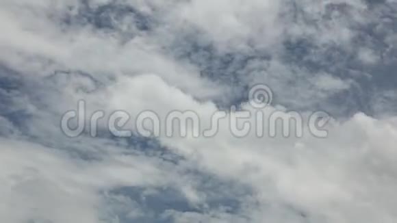 多云的蓝天视频的预览图