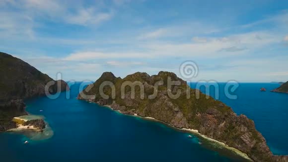 热带岛屿和沙滩鸟瞰ElNido视频的预览图