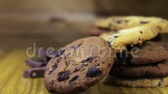 自制巧克力曲奇的录像视频的预览图
