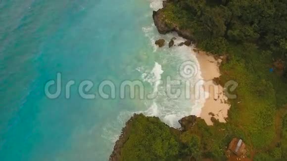 鸟瞰美丽的热带岛屿和沙滩菲律宾长滩岛视频的预览图