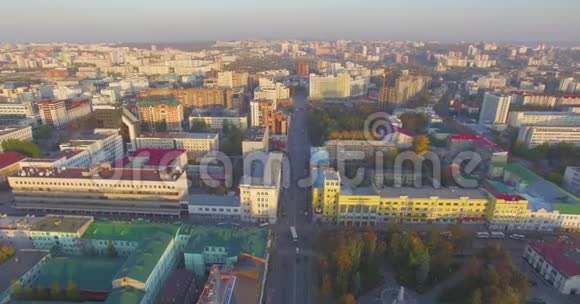 乌发市在日落中心空中景观视频的预览图