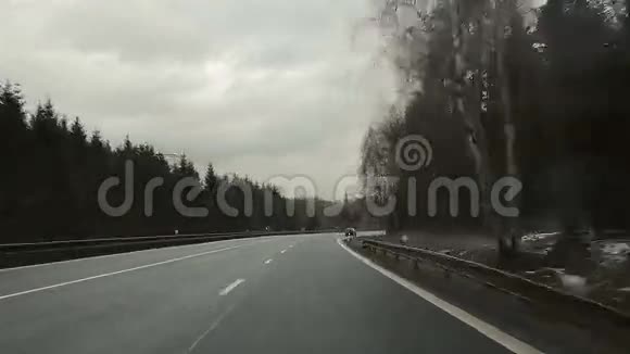 捷克共和国冬季公路视频的预览图