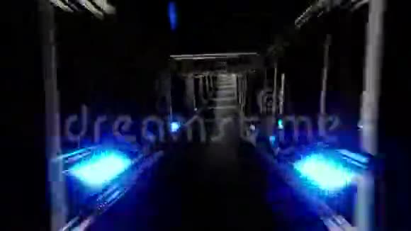 时尚干净的scif玻璃隧道走廊与发光灯3d插图现场壁纸运动背景视觉视频的预览图