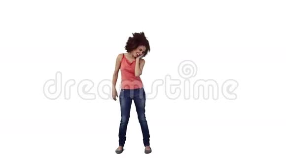 一个精力充沛的女人在跳舞视频的预览图