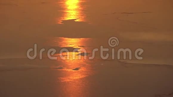匈牙利巴拉顿湖上美丽的日落视频的预览图