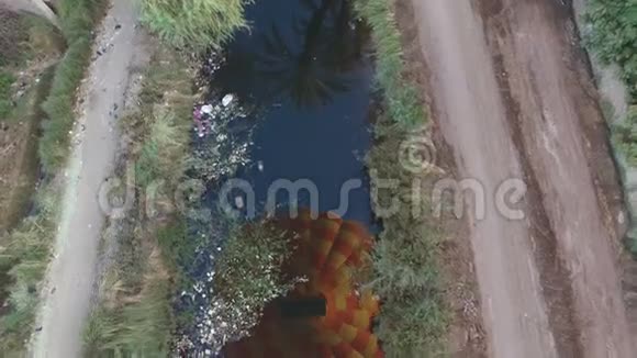 热气球在卢克索河和尼罗河上空视频的预览图