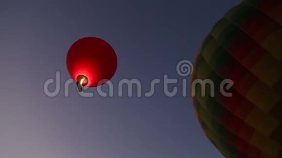 卢克索在国王谷和尼罗河上空热气球视频的预览图