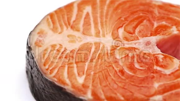新鲜生鲑鱼红鱼牛排视频的预览图
