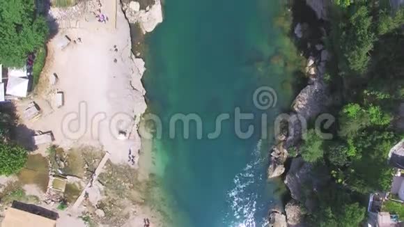 波斯尼亚内雷特瓦河的鸟瞰图视频的预览图