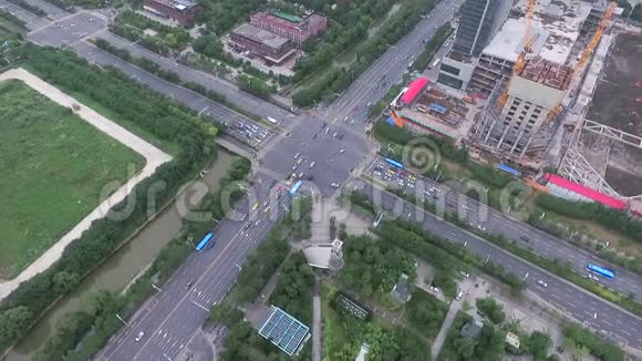 南京大厦和城市的鸟瞰图视频的预览图