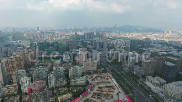 南京大厦和城市的鸟瞰图视频的预览图