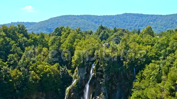 普利茨维国家公园美丽瀑布的详细景观视频的预览图