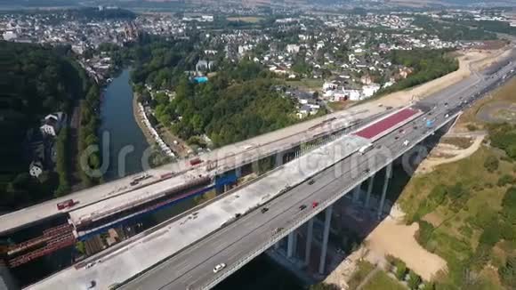 大型桥梁施工现场鸟瞰图视频的预览图
