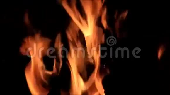 壁炉里燃烧的火能量视频的预览图