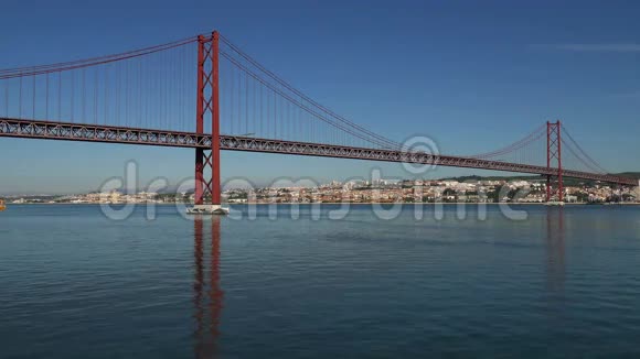 里斯本25号德艾布里尔大桥的景观视频的预览图