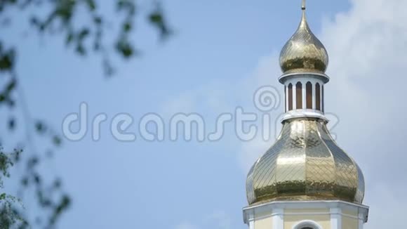 乌克兰大教堂的金色穹顶视频的预览图