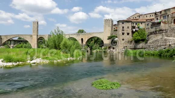 中世纪的大门在中世纪的欧洲城镇视频的预览图