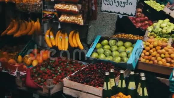 街市上的水果及蔬菜视频的预览图