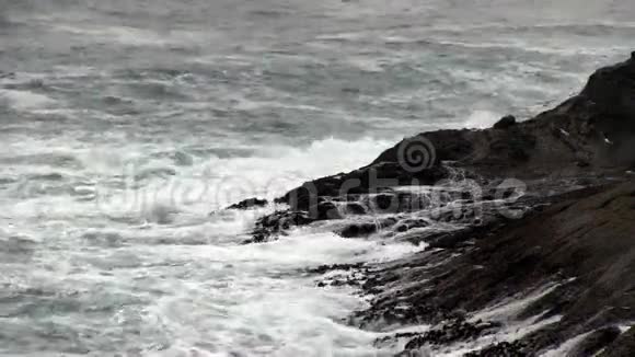 拉瓦岩海岸侵蚀俄勒冈州底波湾视频的预览图