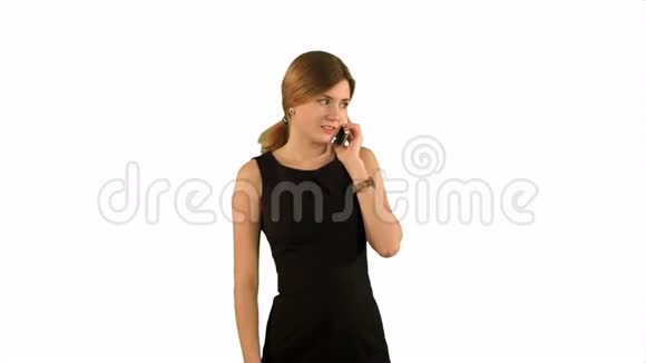 微笑商务女性电话谈话画像视频的预览图