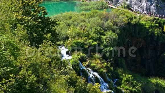 普莱维湖国家公园的瀑布美景视频的预览图