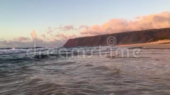 夏威夷考艾岛的Polihale海滩日落视频的预览图