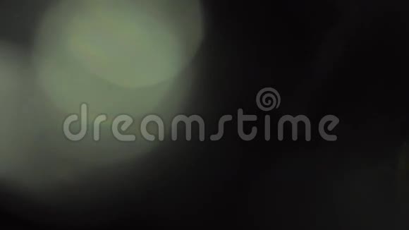 黑色背景上的光泄漏视频的预览图