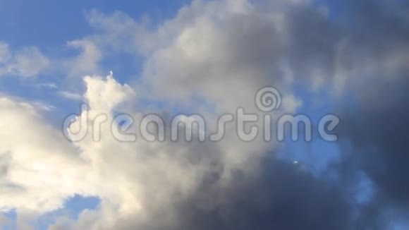 云背景蓝天视频的预览图