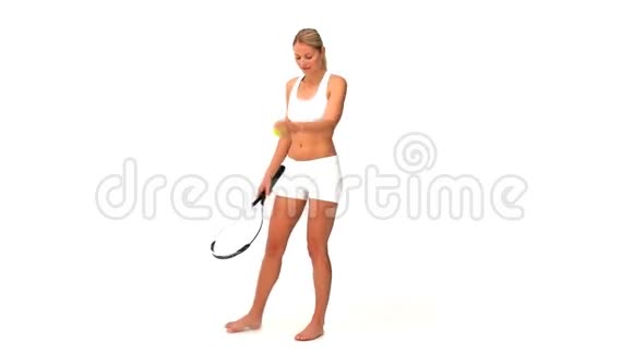 金发女人打网球视频的预览图