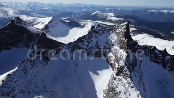 空中的山景视频的预览图