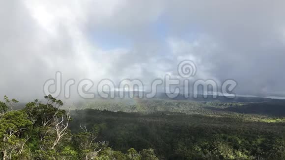 夏威夷考艾岛的怀米亚峡谷的卡拉劳眺望台云视频的预览图