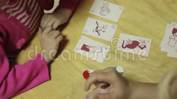 幼儿在幼儿园玩耍视频的预览图