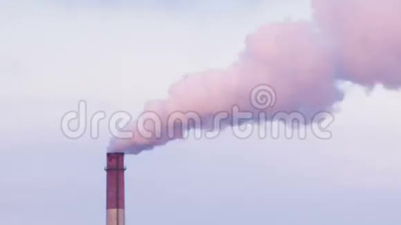 工业厂房管道产生的烟雾视频的预览图