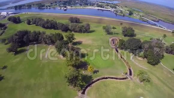 高尔夫球场的空中录像视频的预览图