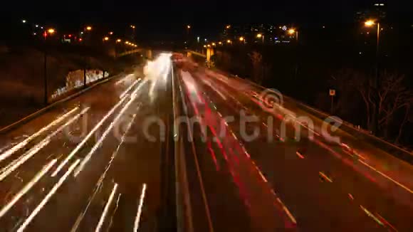 加拿大多伦多夜间交通4K超高清时间推移视频的预览图