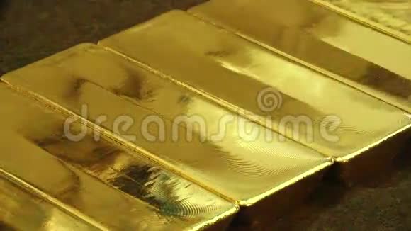 珍贵的金条丰富的黄金财富视频的预览图