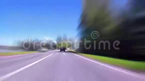 高速公路上快速行驶视频的预览图
