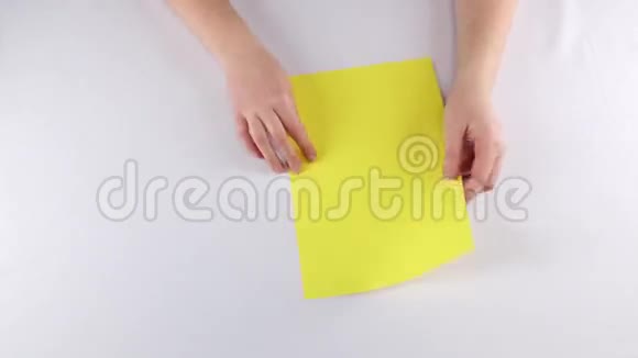 手做折纸白色的时光流逝视频的预览图