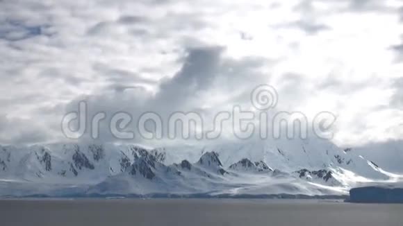 南极洲夏季视频的预览图