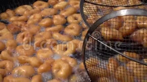 土耳其传统甜甜圈甜点乐玛视频的预览图