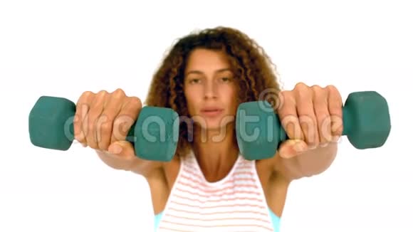 健身妇女用壶铃锻炼视频的预览图